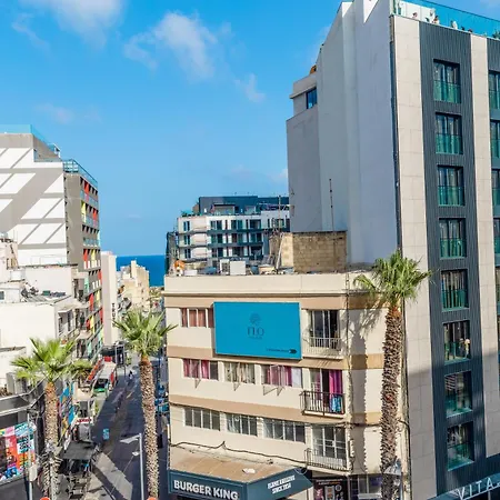 The Seven Apartment *